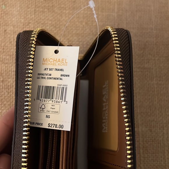 Michael Kors Wristlet Wallet - Picture 5 of 5